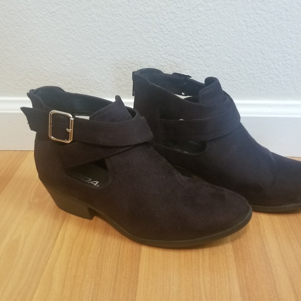 Soda black booties